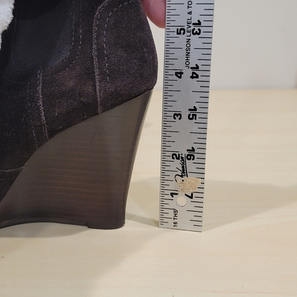 Tory Burch "Adrienne Chelsea" Suede Wedge Booties - Sz 5M US - Picture 7 of 11